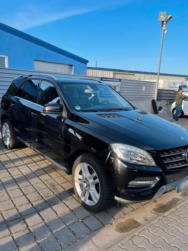 Second-hand Mercedes ML350 258 CP (189 kW) 2012 Negru SUV
