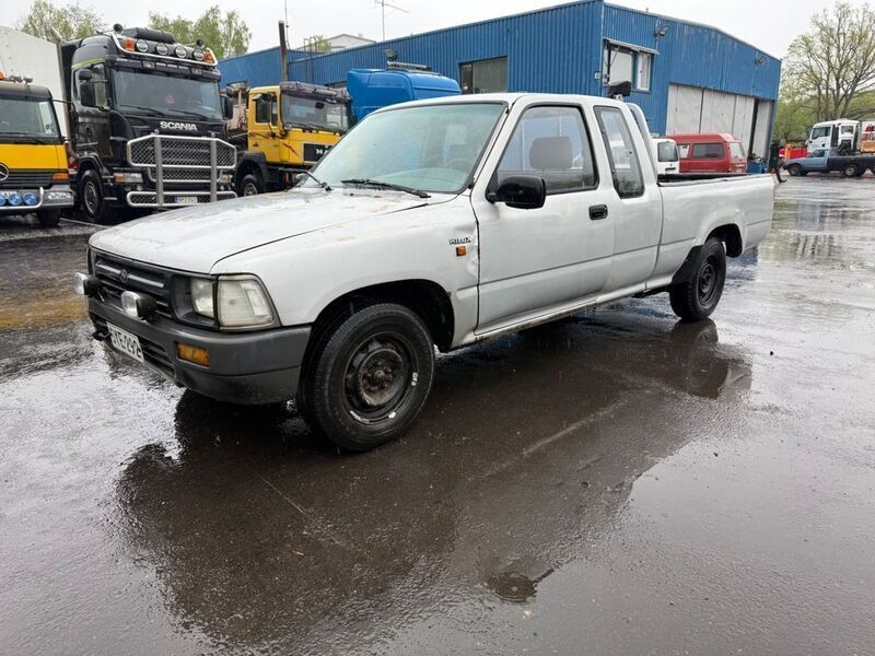 Silber Gebraucht 1991 Toyota HiLux Abholung | 3.990 € - Bild 1/4