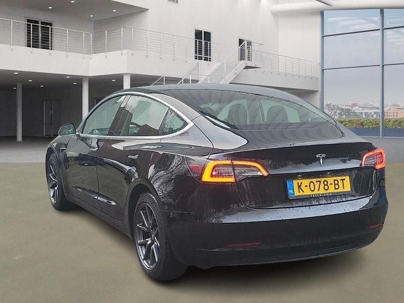 Usado Tesla Model 3 Standard Range 225 kW (306 CV) 2020 Negro Berlina