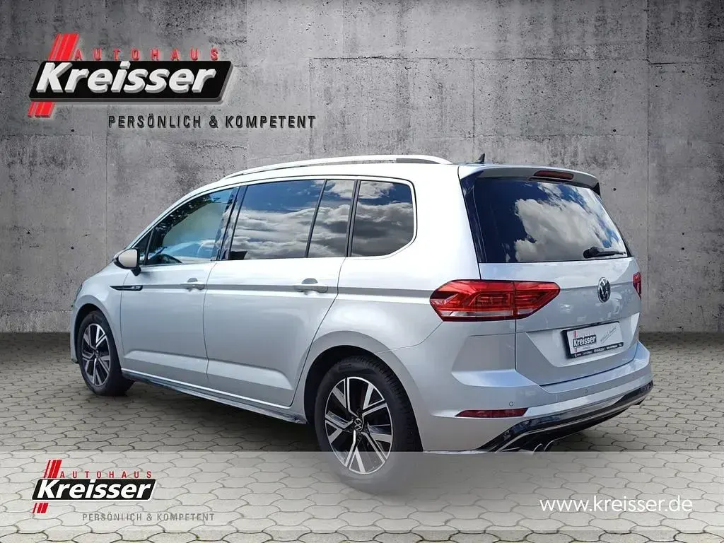 Gebraucht VW Touran Highline 150 PS (110 kW) 2022 Silber Van / Kleinbus