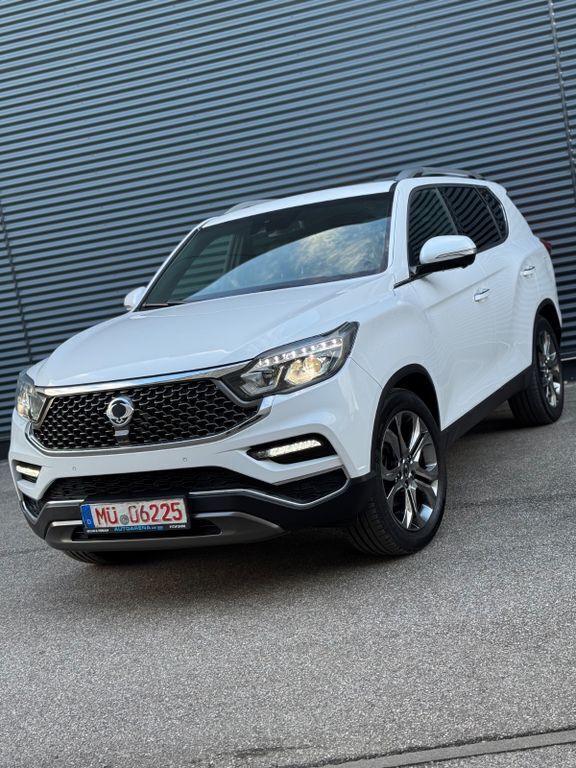 Weiß Gebraucht 2019 Ssangyong Rexton SUV | 28.950 € (Teuer) - Bild 1/4