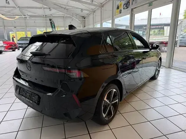 Gebraucht Opel Astra 131 PS (96 kW) 2024 Schwarz Kleinwagen