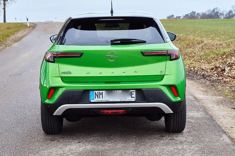 Gebraucht Opel Mokka-e Elegance 100 kW (136 PS) 2023 Grün SUV