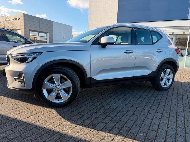 Gebraucht Volvo XC40 Core 163 PS (119 kW) 2023 Silber SUV