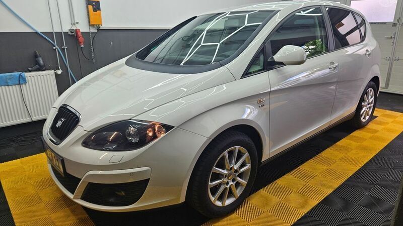 Weiß Gebraucht 2011 Seat Altea Style Van / Kleinbus | 8.250 € (Teuer) - Bild 1/4