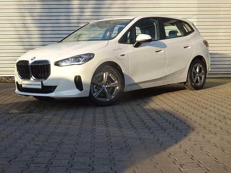 Alpinweiß uni Gebraucht 2022 BMW 225 Active Tourer Van / Kleinbus | 29.895 € (Fairer Preis) - Bild 1/4