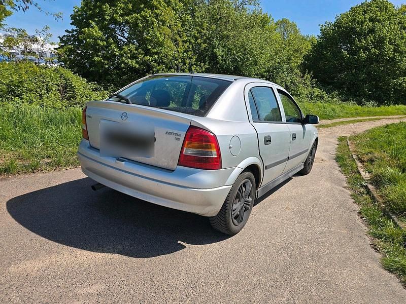 Usata Opel Astra 101 CV (74 kW) 2002 Argento Berlina