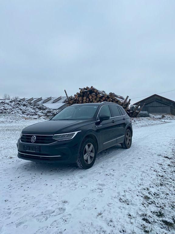 Gebraucht VW Tiguan Life 150 PS (110 kW) 2021 Schwarz SUV
