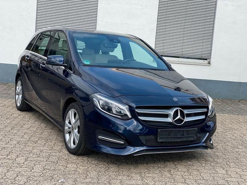 Gebraucht Mercedes B200 156 PS (114 kW) 2018 Blau Van / Kleinbus