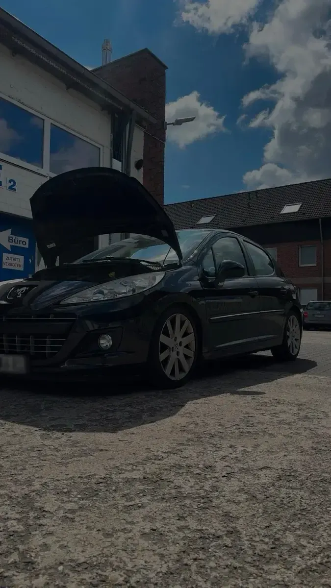 Gebraucht Peugeot 207 73 PS (53 kW) 2011 Schwarz Limousine