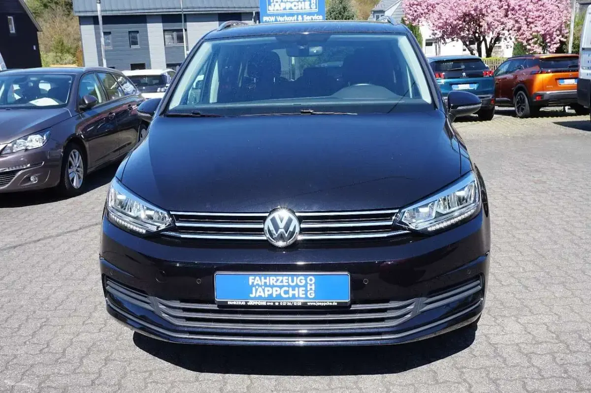 Gebraucht VW Touran Comfortline 150 PS (110 kW) 2020 Schwarz Van / Kleinbus