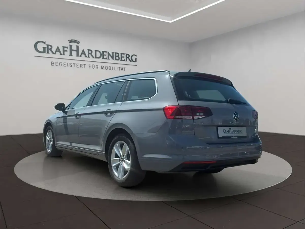 Gebraucht VW Passat Business 200 PS (147 kW) 2023 Grau Kombi