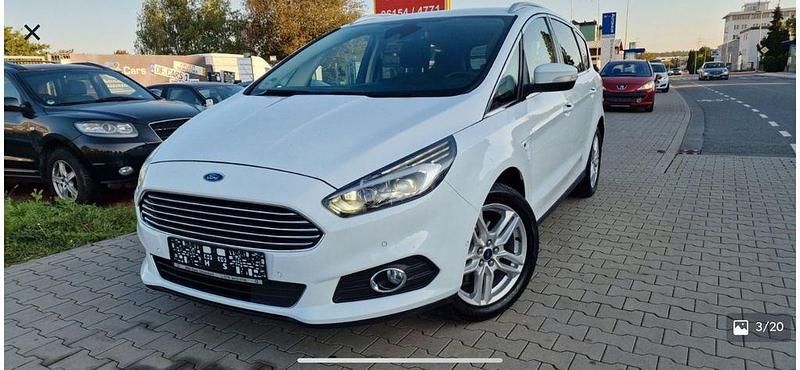 Gebraucht Ford S-MAX Titanium 160 PS (117 kW) 2018 Weiß Van / Kleinbus