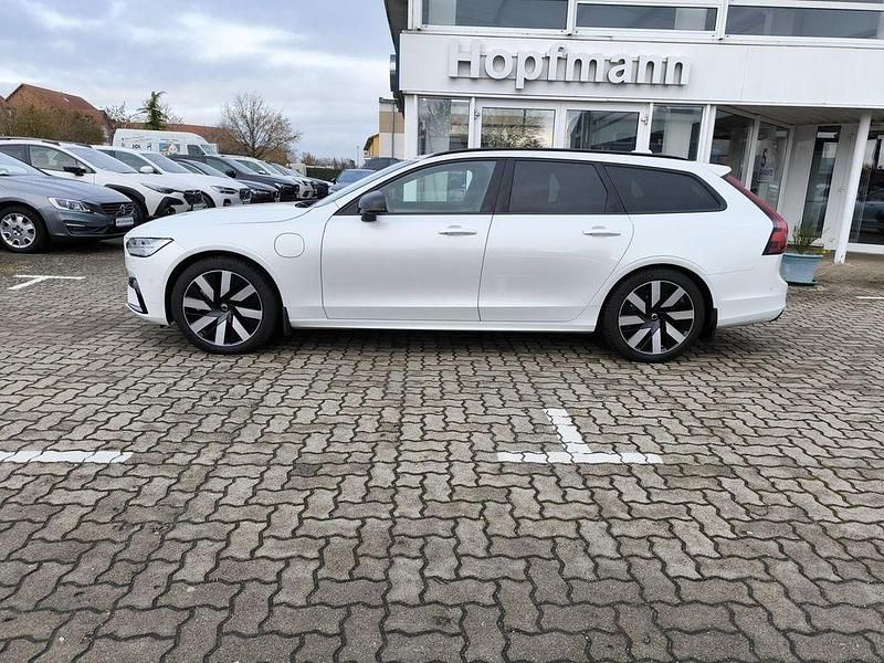 Gebraucht Volvo V90 Plus 257 PS (189 kW) 2024 Crystal white / metallic Kombi