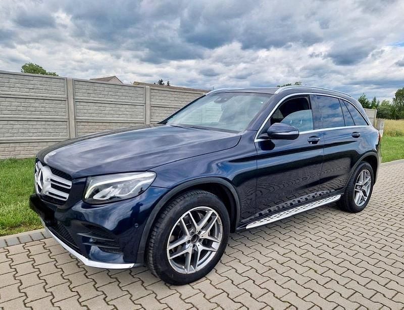 Blau Gebraucht 2017 Mercedes GLC220 SUV | 19.500 € (Superpreis) - Bild 1/4