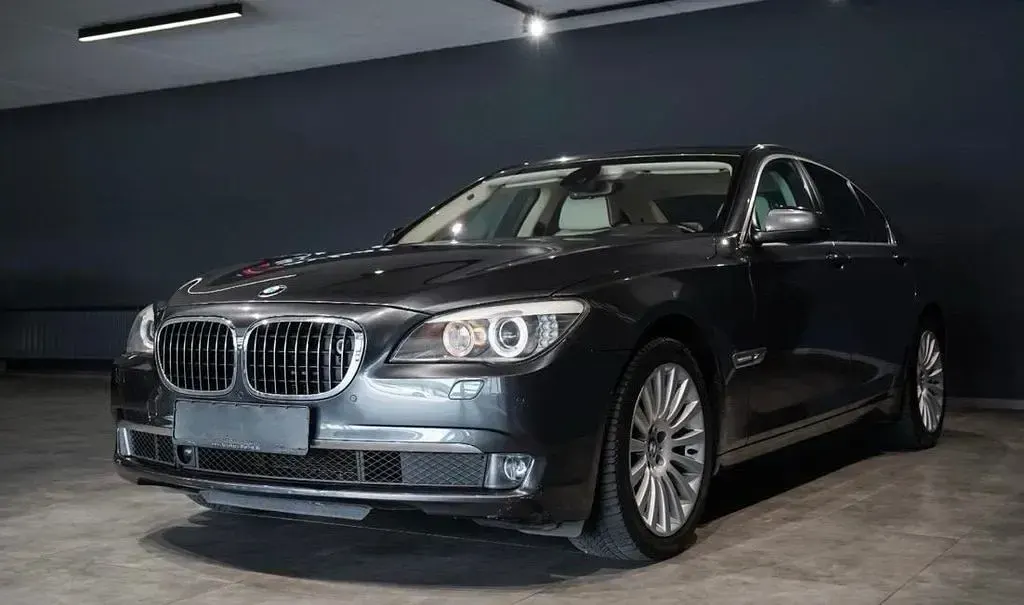 Gebraucht BMW 750 408 PS (300 kW) 2010 Grau Limousine