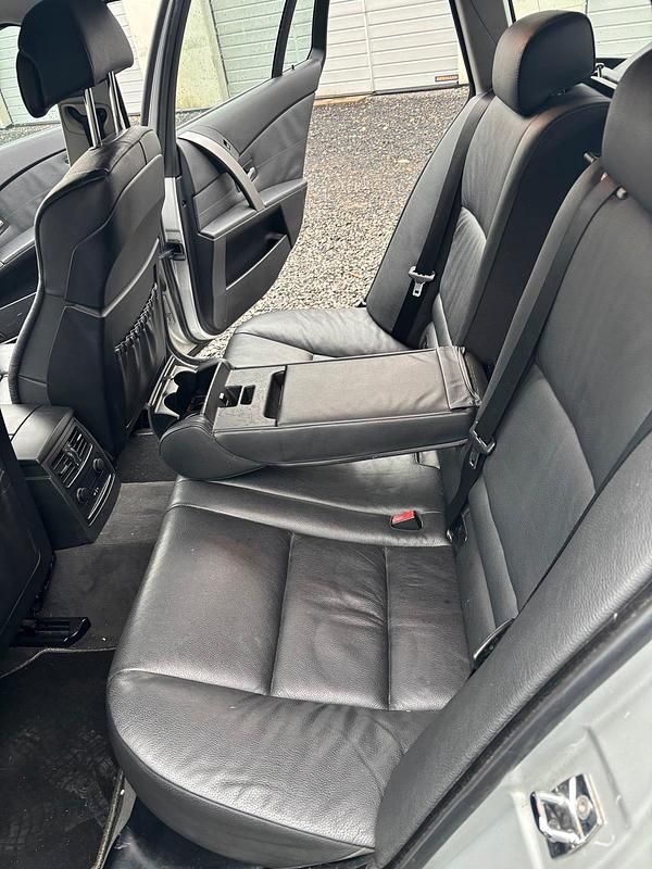 Gebraucht BMW 530 231 PS (169 kW) 2006 Silber Kombi