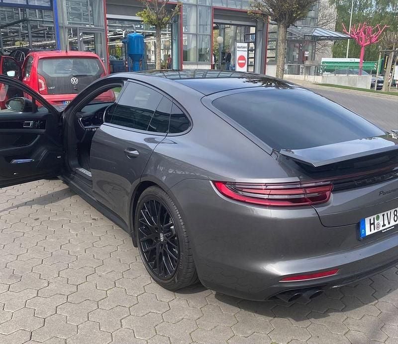Grau Gebraucht 2017 Porsche Panamera 4S Limousine | 59.000 € (Superpreis) - Bild 1/4