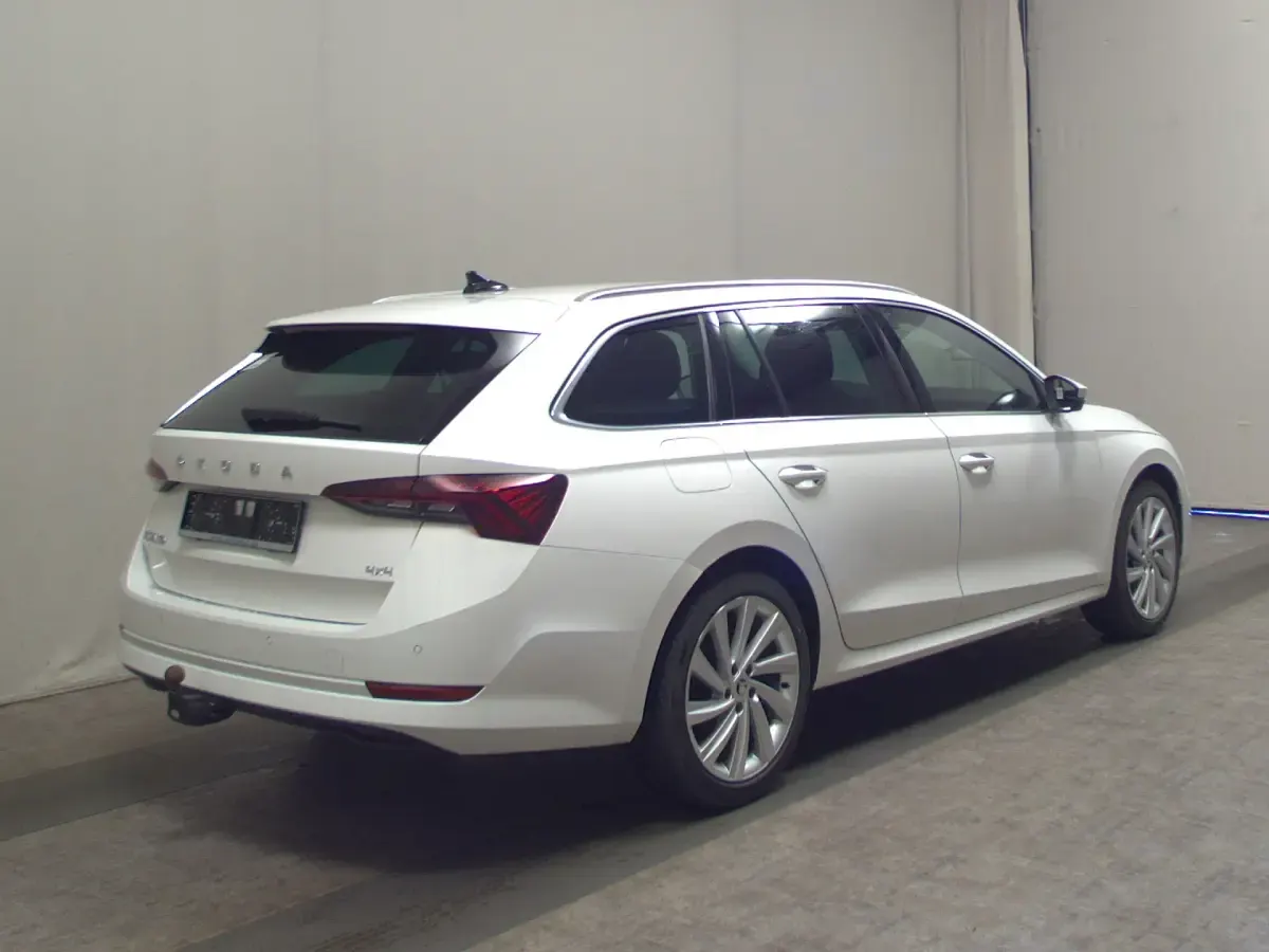 Gebraucht Skoda Octavia Style 245 PS (180 kW) 2022 Weiss Kombi