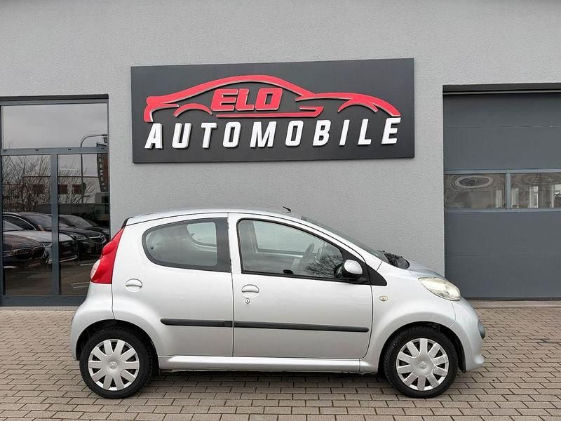 Gebraucht Peugeot 107 54 PS (39 kW) 2006 Silber Kleinwagen
