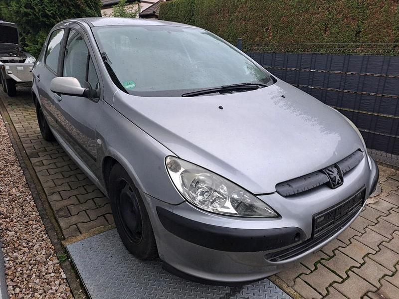 Grau Gebraucht 2004 Peugeot 307 Limousine | 999 € (Guter Preis) - Bild 1/4