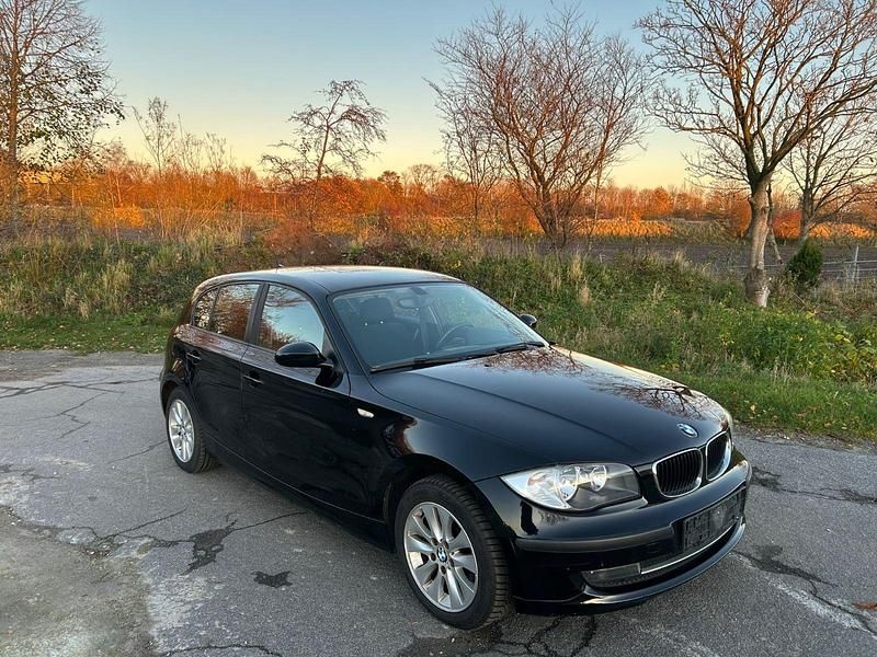 Gebraucht BMW 116 122 PS (89 kW) 2009 Schwarz Kleinwagen
