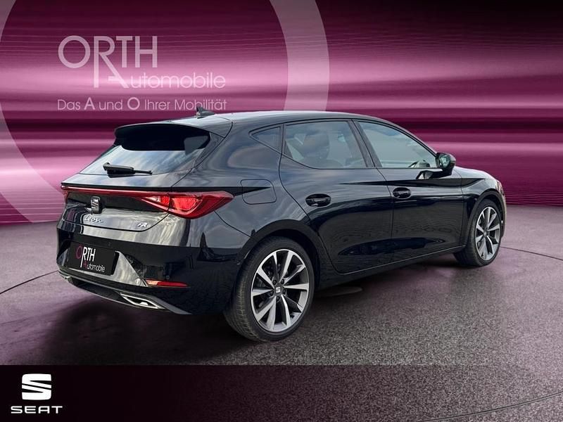 Używany Seat Leon FR 150 KM (110 kW) 2025 Czarny Sedan/Limuzyna