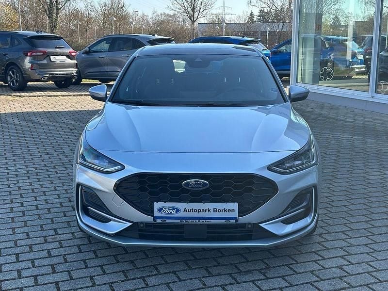Gebraucht Ford Focus ST-Line 155 PS (114 kW) 2025 Moondust silver Limousine