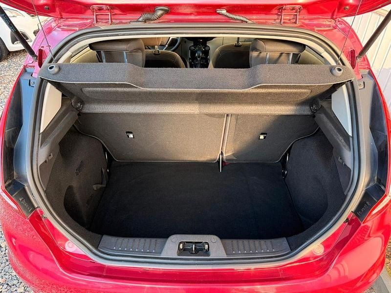 Gebraucht Ford Fiesta Titanium 101 PS (74 kW) 2014 Violet Kleinwagen