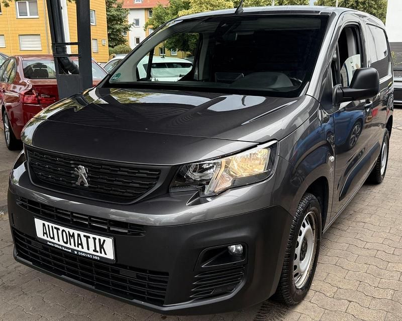 Gebraucht Peugeot Partner 131 PS (96 kW) 2020 Grau Van / Kleinbus