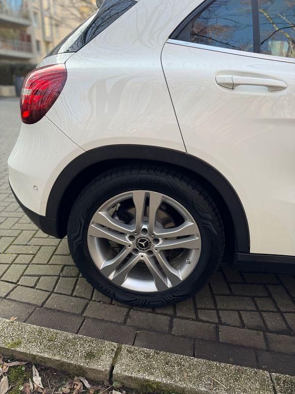 Gebraucht Mercedes GLA180 122 PS (89 kW) 2018 Weiß SUV