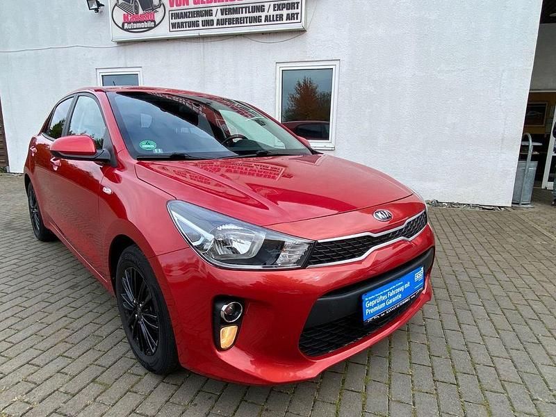 Gebraucht Kia Rio Attract 84 PS (61 kW) 2020 Rot Limousine