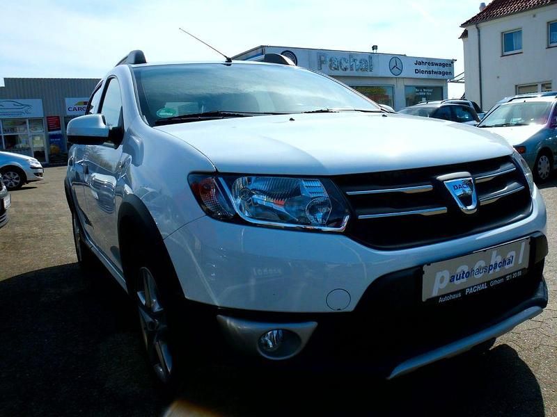 Gebraucht Dacia Sandero Prestige 90 PS (66 kW) 2014 Weiß Limousine