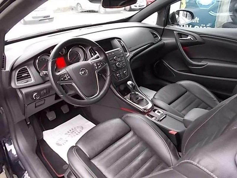 Gebraucht Opel Cascada Innovation 170 PS (125 kW) 2014 Karbonschwarz Cabrio