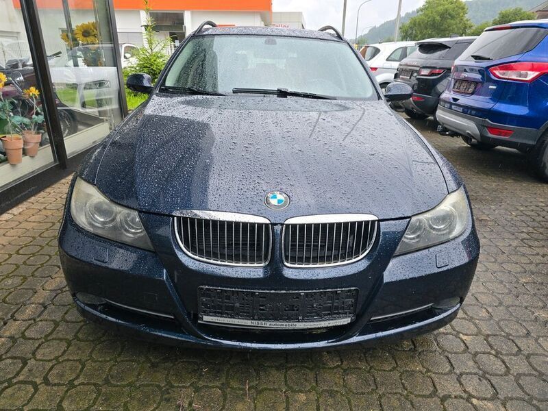 Blau Gebraucht 2006 BMW 330 Sport Line Kombi | 5.900 € (Superpreis) - Bild 1/4