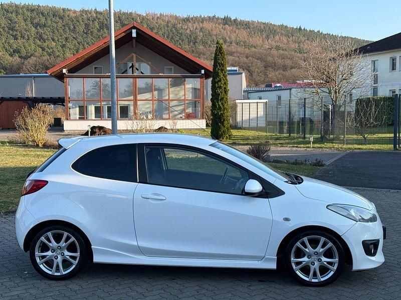 Gebraucht Mazda 2 Inclusive 103 PS (75 kW) 2008 Arachneweiß metallic Kleinwagen
