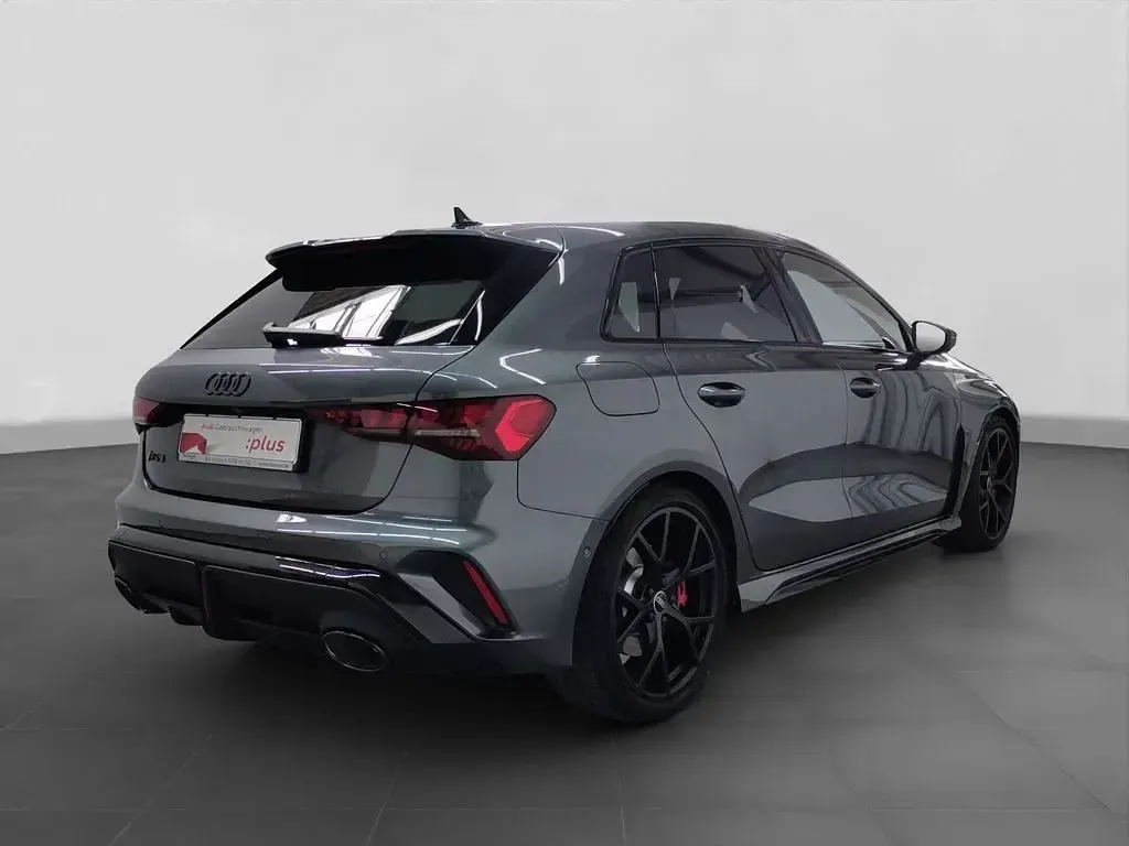 Neu Audi RS3 Sport 400 PS (294 kW) 2026 Schwarz Limousine