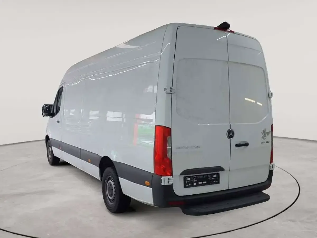 Gebraucht Mercedes Sprinter 170 PS (125 kW) 2024 Arktisweiß Van