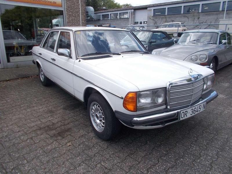 Gebraucht Mercedes 300 88 PS (64 kW) 1984 Weiß Limousine