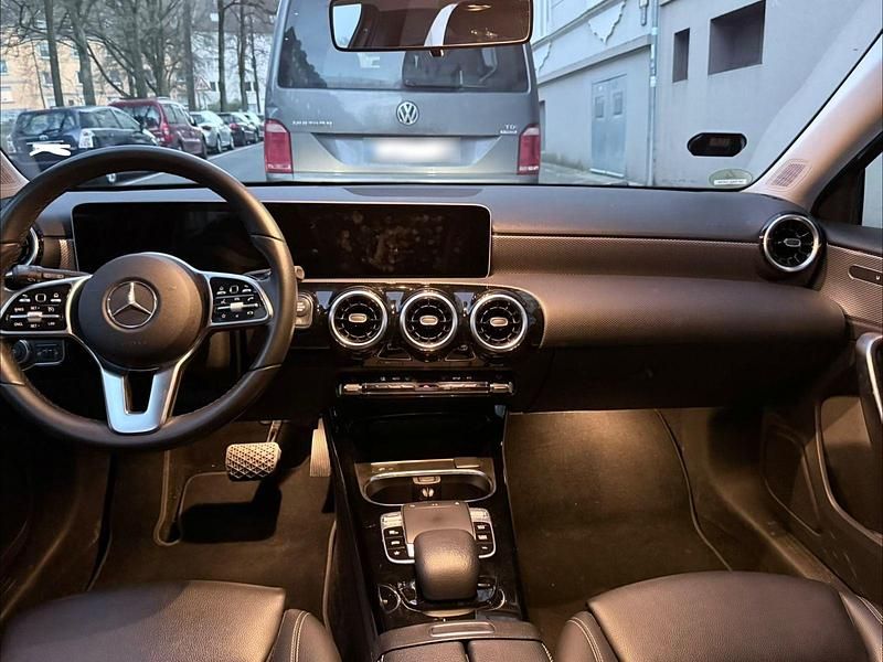 Gebraucht Mercedes A180 Progressive 116 PS (85 kW) 2019 Grau Limousine