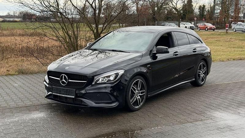 Gebraucht Mercedes CLA180 Shooting Brake AMG 109 PS (80 kW) 2017 Kosmosschwarz Kombi