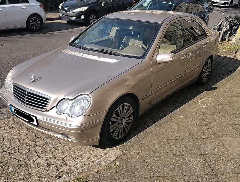 Gebraucht Mercedes C320 218 PS (160 kW) 2003 Gold Limousine