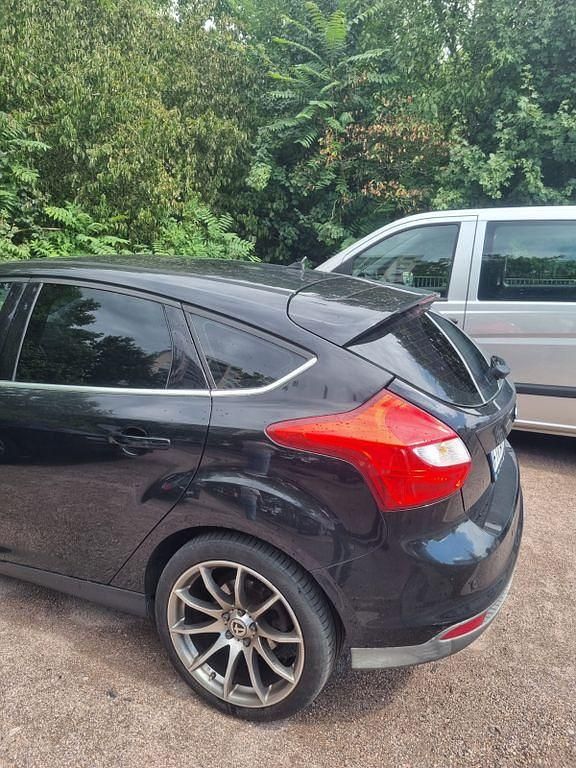 Schwarz Gebraucht 2013 Ford Focus S Limousine | 4.200 € (Superpreis) - Bild 1/4