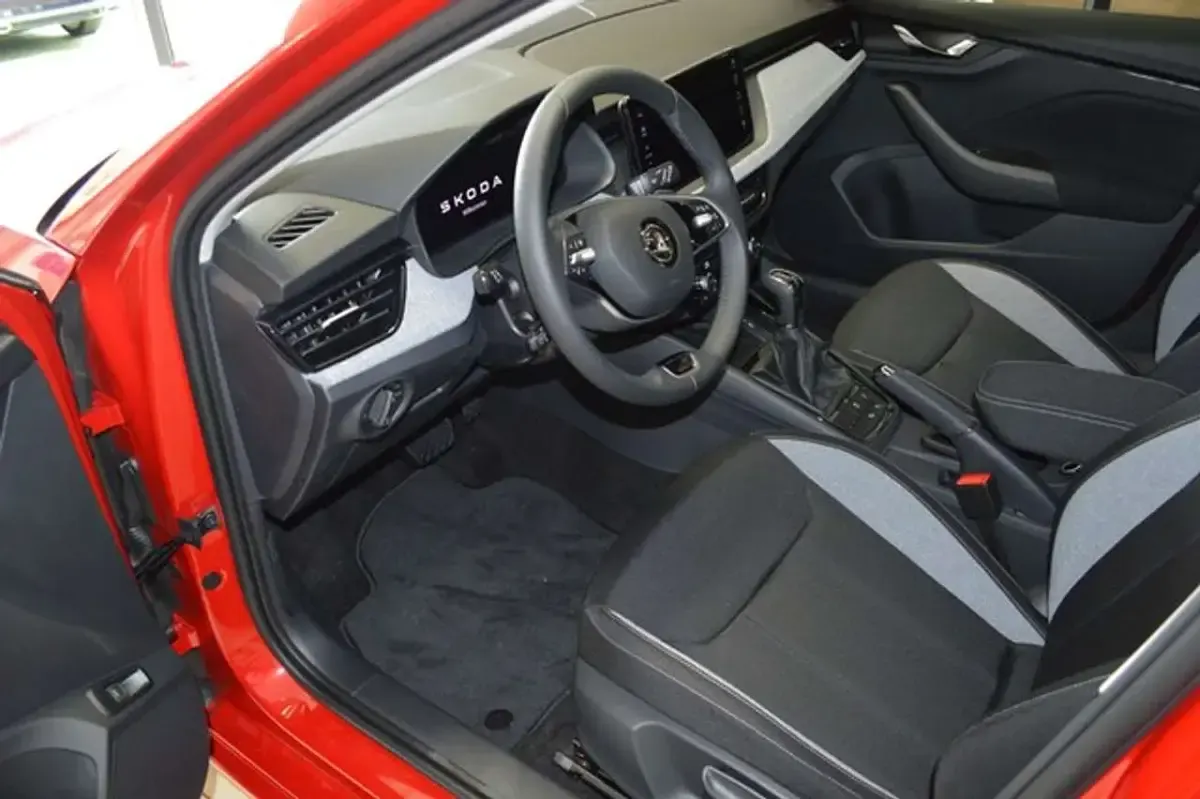 Gebraucht Skoda Scala Selection 116 PS (85 kW) 2024 Velvet rot metallic Kleinwagen