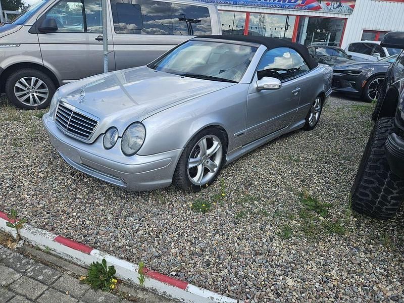 Silber Gebraucht 2001 Mercedes CLK230 Avantgarde Cabrio | 6.490 € (Fairer Preis) - Bild 1/4