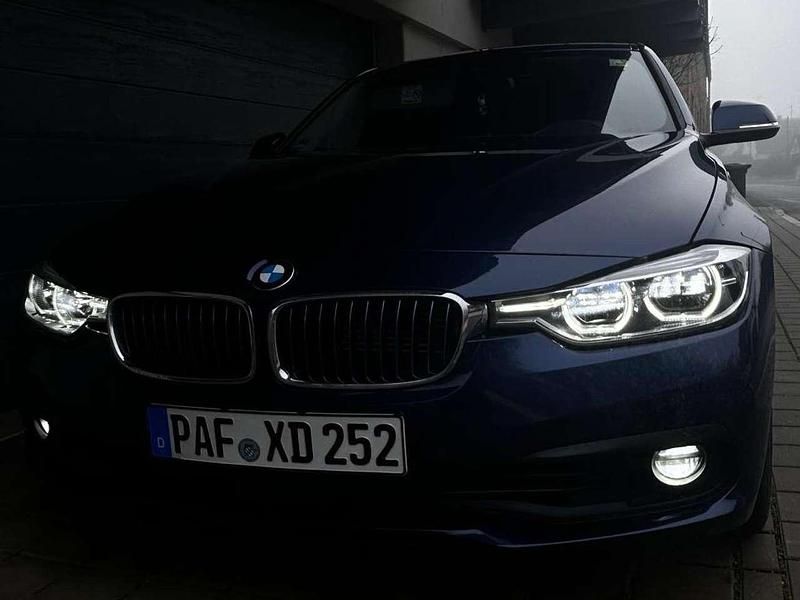 Gebraucht BMW 330 Luxury Line 252 PS (185 kW) 2018 Blau Limousine
