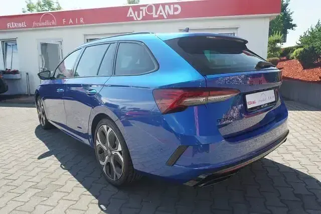 Neu Skoda Octavia RS 265 PS (194 kW) 2025 Raceblaumet. Kombi