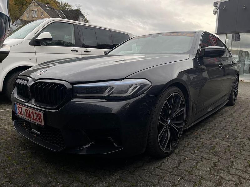 Schwarz Gebraucht 2018 BMW M550 Performance Limousine | 41.999 € (Fairer Preis) - Bild 1/4