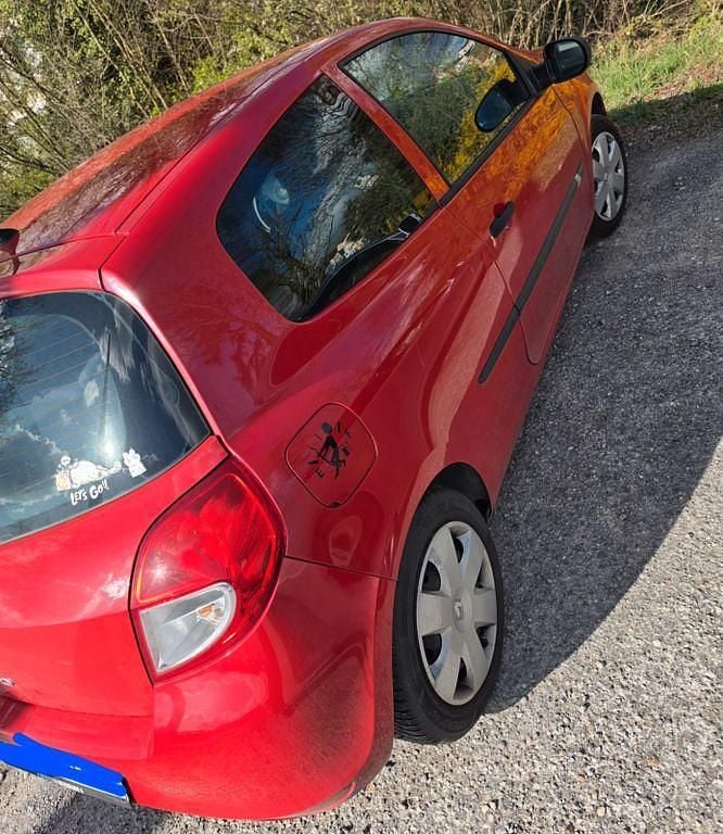 Gebraucht Renault Clio II Expression 75 PS (55 kW) 2010 Rot Kleinwagen