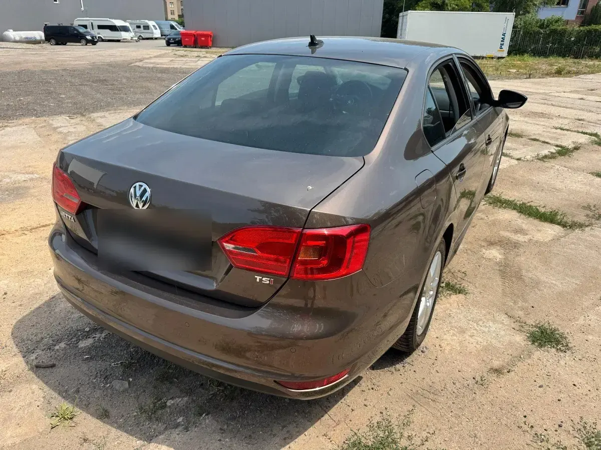 Gebraucht VW Jetta 122 PS (89 kW) 2013 Braun Limousine